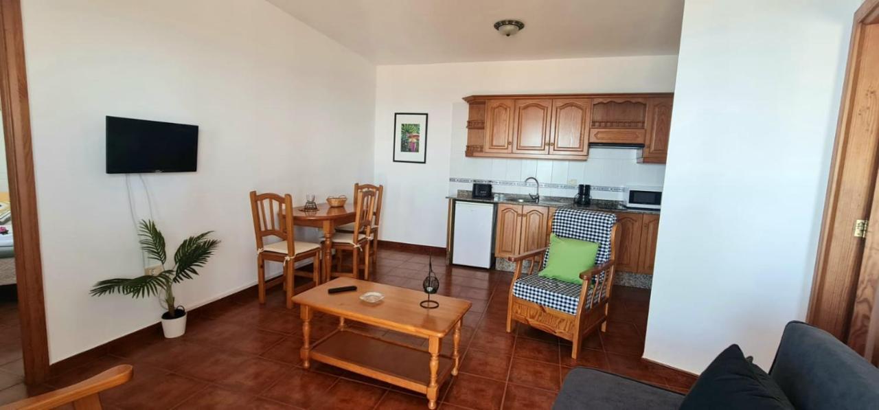 Vivienda Vacacional Los Geranios Tazacorte Exterior photo