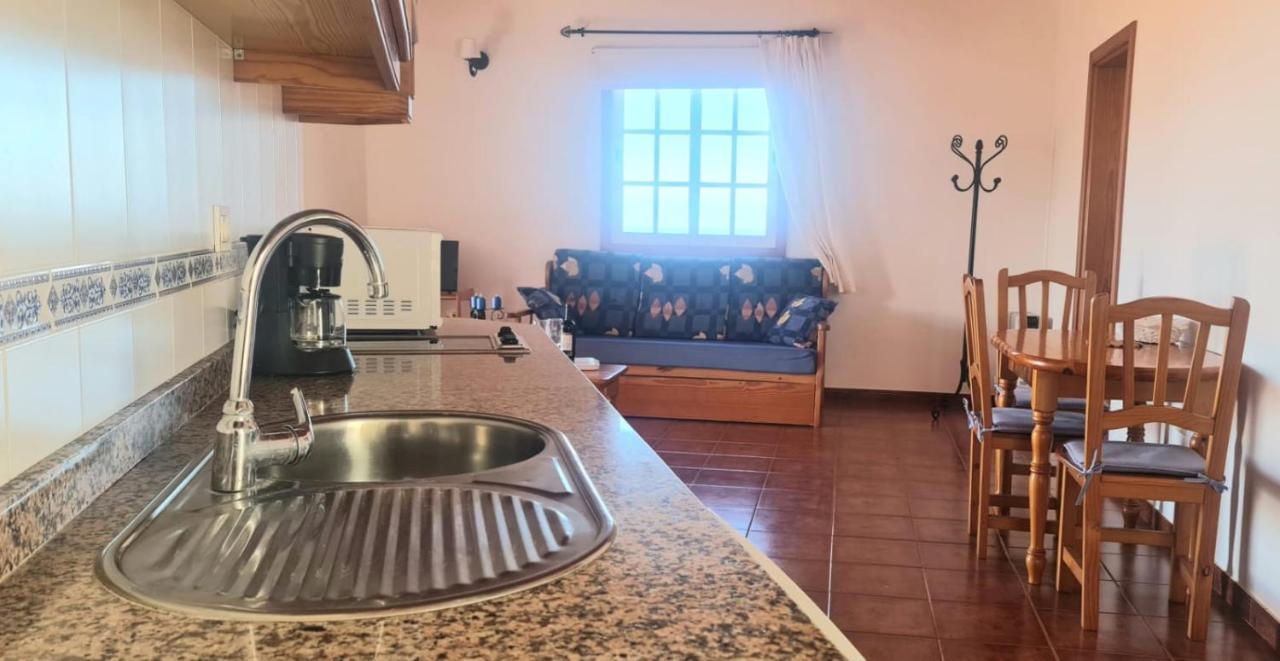 Vivienda Vacacional Los Geranios Tazacorte Exterior photo